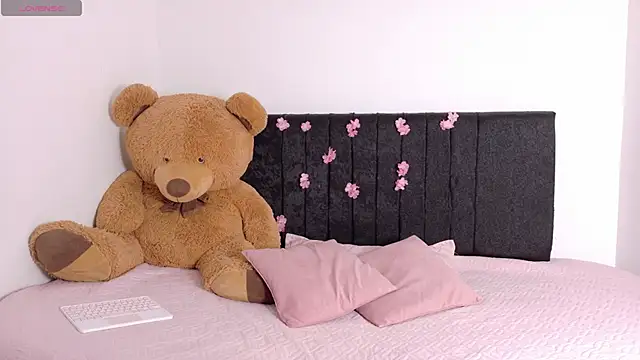 Natashaparker   online show from 10/06/25, 07:44