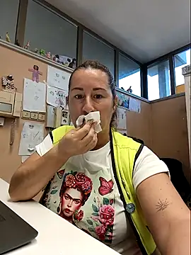 Snapshot of bichota85 chatting on 10/22/25, 10:04 bichota85 online show from 10/22/25, 10:04