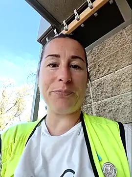 Snapshot of bichota85 chatting on 10/27/25, 12:20 bichota85 online show from 10/27/25, 12:20