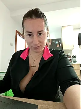 Snapshot of bichota85 chatting on 11/28/25, 09:45 bichota85 online show from 11/28/25, 09:45