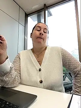 Snapshot of bichota85 chatting on 02/02/26, 09:30 bichota85 online show from 02/02/26, 09:30