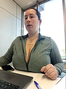 Snapshot of bichota85 chatting on 02/16/26, 10:00 bichota85 online show from 02/16/26, 10:00