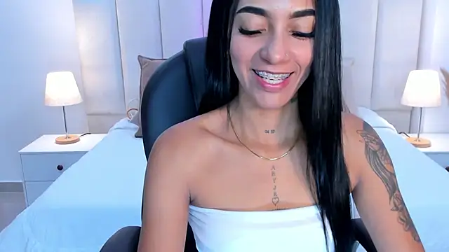 Snapshot of miavegas1 chatting on 10/21/25, 12:00 miavegas1 online show from 10/21/25, 12:00