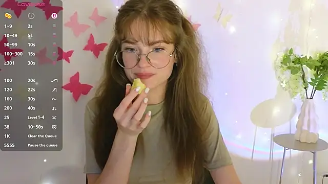 Snapshot of Katyaa_Lover chatting on 10/06/25, 03:31 Katyaa Lover online show from 10/06/25, 03:31