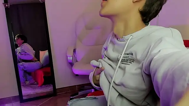 Snapshot of bellmontneon chatting on 09/24/25, 11:13 bellmontneon online show from 09/24/25, 11:13