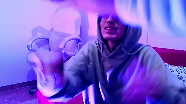 Snapshot of bellmontneon chatting on 10/14/25, 11:22 bellmontneon online show from 10/14/25, 11:22