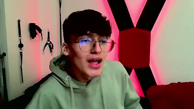 Snapshot of bellmontneon chatting on 11/11/25, 11:21 bellmontneon online show from 11/11/25, 11:21