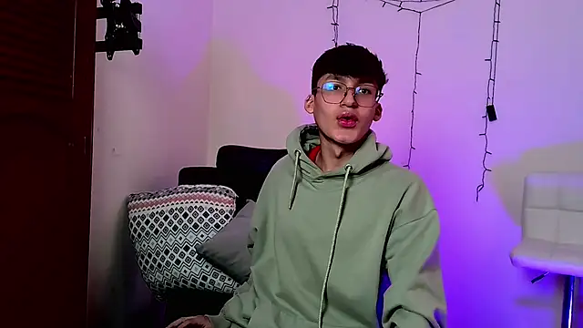 Snapshot of bellmontneon chatting on 11/12/25, 11:21 bellmontneon online show from 11/12/25, 11:21