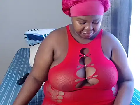 Snapshot of BustyKinkyZA chatting on 10/02/25, 07:48 BustyKinkyZA online show from 10/02/25, 07:48