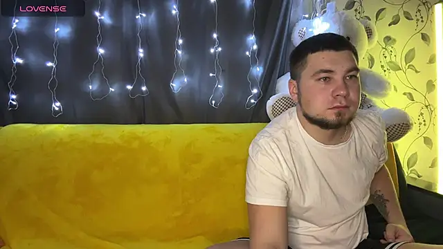 Snapshot of coupleinspire chatting on 11/20/25, 09:14 coupleinspire online show from 11/20/25, 09:14