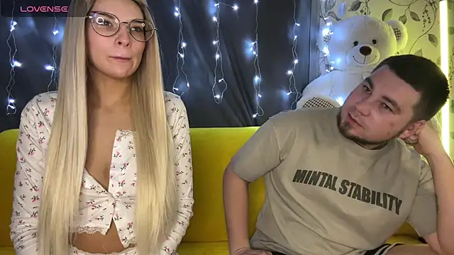 Snapshot of coupleinspire chatting on 11/22/25, 09:36 coupleinspire online show from 11/22/25, 09:36