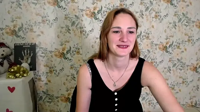 Snapshot of Milana_Cutie_ chatting on 10/23/25, 06:02 Milana Cutie online show from 10/23/25, 06:02