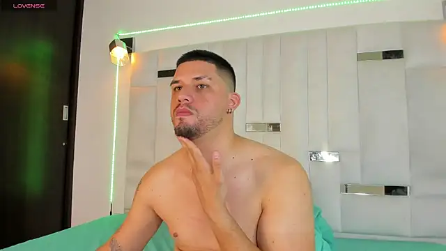 Snapshot of Jacob19_ chatting on 10/05/25, 02:43 Jacob19  online show from 10/05/25, 02:43