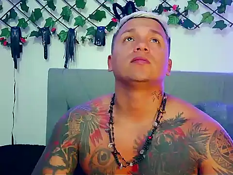 Snapshot of MR777DESIRE chatting on 09/19/25, 12:23 MR777DESIRE online show from 09/19/25, 12:23