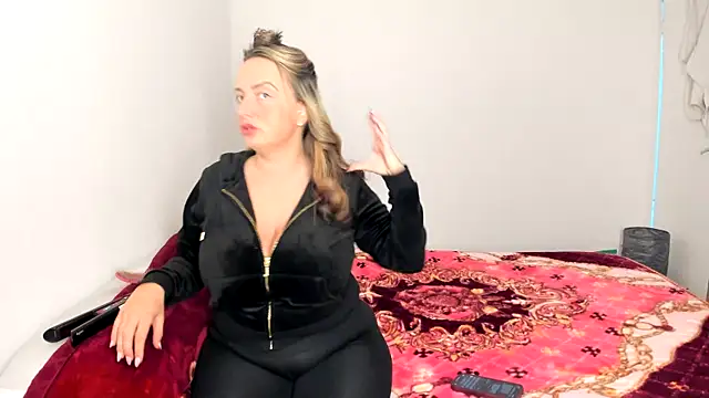 QueenStacyxox online show from 09/29/25, 07:08