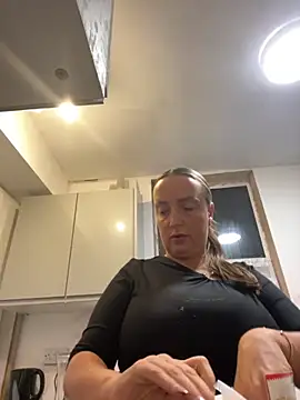 QueenStacyxox online show from 10/03/25, 09:01