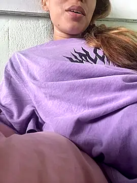 Snapshot of loirinhaaa chatting on 11/12/25, 02:06 loirinhaaa online show from 11/12/25, 02:06