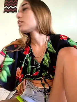 Snapshot of loirinhaaa chatting on 11/23/25, 05:46 loirinhaaa online show from 11/23/25, 05:46