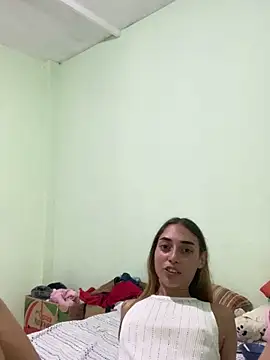 Snapshot of loirinhaaa chatting on 12/19/25, 11:12 loirinhaaa online show from 12/19/25, 11:12