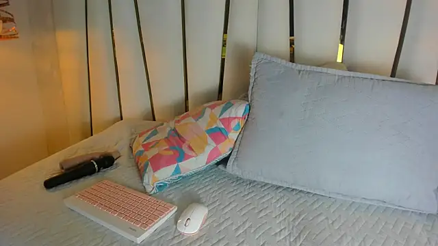 Snapshot of mia_vy chatting on 01/14/26, 03:12 mia vy online show from 01/14/26, 03:12