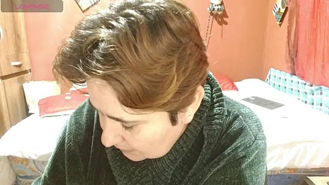 Snapshot of Sasharosee2 chatting on 10/29/25, 12:18 Sasharosee2 online show from 10/29/25, 12:18