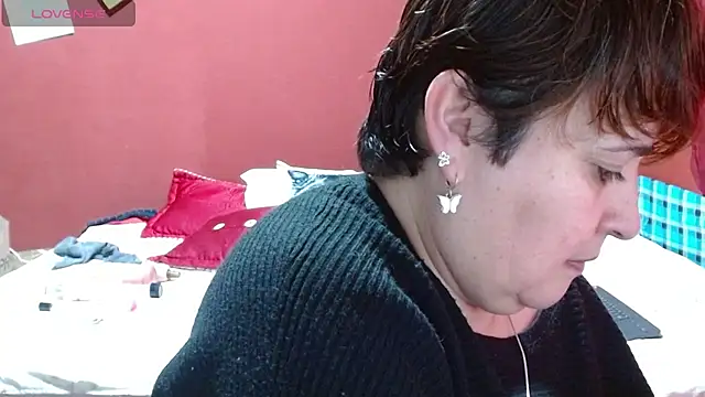 Snapshot of Sasharosee2 chatting on 11/25/25, 01:33 Sasharosee2 online show from 11/25/25, 01:33