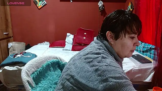 Snapshot of Sasharosee2 chatting on 11/28/25, 01:36 Sasharosee2 online show from 11/28/25, 01:36