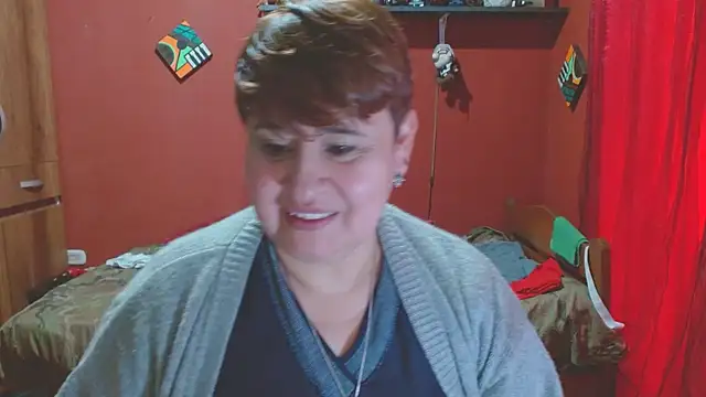 Snapshot of Sasharosee2 chatting on 12/21/25, 01:29 Sasharosee2 online show from 12/21/25, 01:29