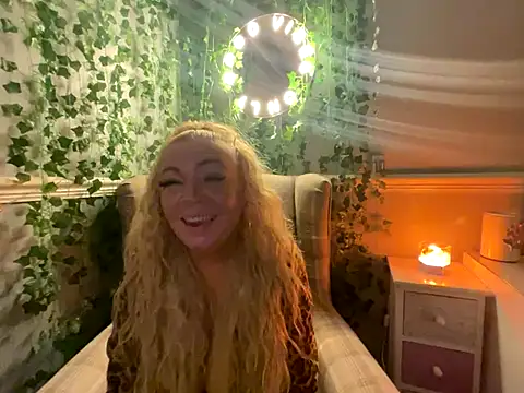 Snapshot of BonnyDesire chatting on 10/02/25, 06:26 BonnyDesire online show from 10/02/25, 06:26