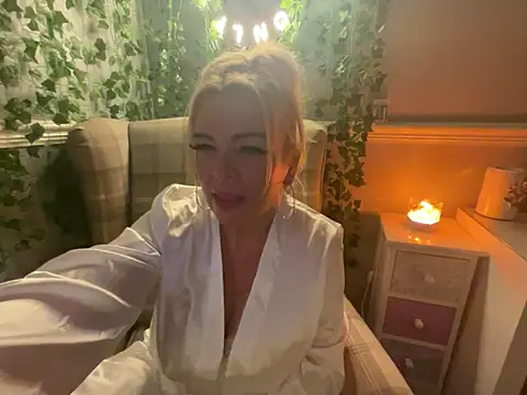 Snapshot of BonnyDesire chatting on 10/11/25, 07:34 BonnyDesire online show from 10/11/25, 07:34