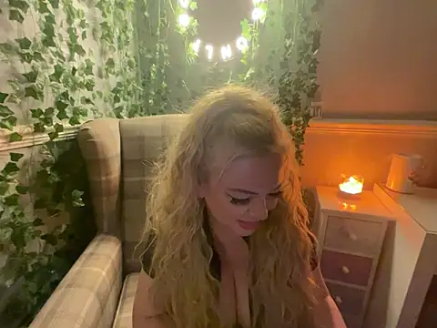 Snapshot of BonnyDesire chatting on 10/14/25, 07:03 BonnyDesire online show from 10/14/25, 07:03