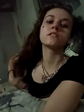 Snapshot of cicithtbitch chatting on 10/17/25, 03:42 cicithtbitch online show from 10/17/25, 03:42