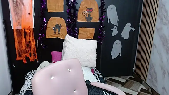 Snapshot of camilavargas_ chatting on 10/31/25, 10:44 camilavargas online show from 10/31/25, 10:44