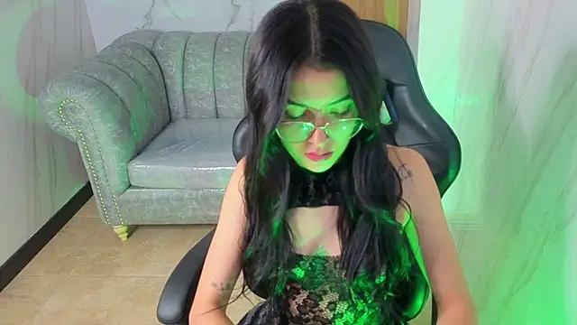 Snapshot of sophiadoll_tf chatting on 11/22/25, 01:32 sophiadoll tf online show from 11/22/25, 01:32