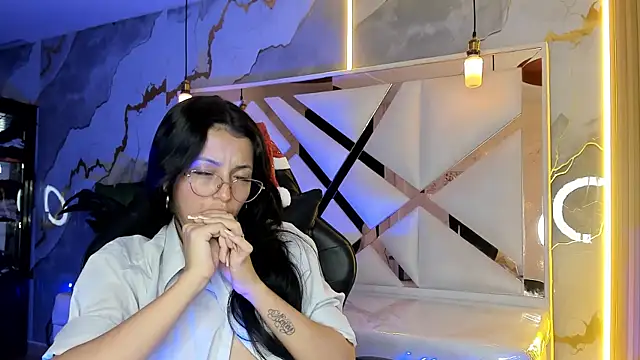 Snapshot of sophiadoll_tf chatting on 12/18/25, 08:37 sophiadoll tf online show from 12/18/25, 08:37