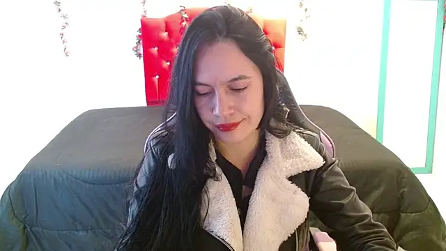 Snapshot of cristal1609 chatting on 12/15/25, 12:53 cristal1609 online show from 12/15/25, 12:53