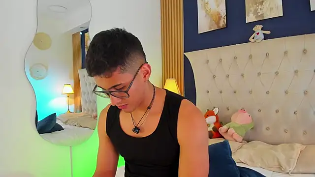 Snapshot of SalvadorFit chatting on 07/18/26, 12:26 SalvadorFit online show from 07/18/26, 12:26