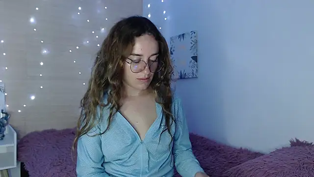 Snapshot of kat_desiree chatting on 11/27/25, 02:02 kat desiree online show from 11/27/25, 02:02