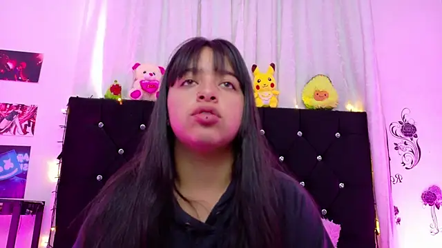 Snapshot of queen_salomme chatting on 10/17/25, 11:24 queen salomme online show from 10/17/25, 11:24