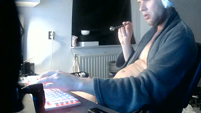 monty19cm online show from 04/18/26, 03:21