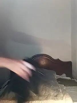 Snapshot of Vale_stone_ chatting on 10/19/25, 04:57 Vale stone  online show from 10/19/25, 04:57