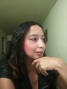 Snapshot of Vale_stone_ chatting on 11/18/25, 09:30 Vale stone online show from 11/18/25, 09:30