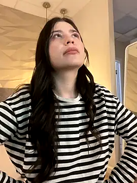 Snapshot of Valerie_Ohara chatting on 10/10/25, 04:33 Valerie Ohara online show from 10/10/25, 04:33