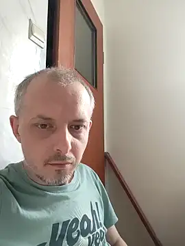 szajbusek41 online show from 04/01/26, 08:59