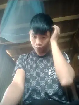 Snapshot of Nhyy_xx chatting on 10/20/25, 12:44 Nhyy xx online show from 10/20/25, 12:44