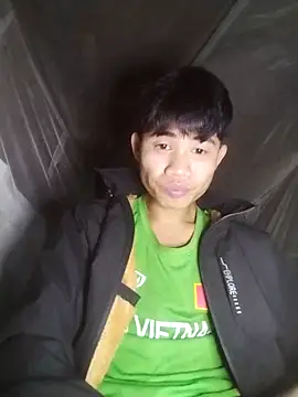 Snapshot of Nhyy_xx chatting on 11/15/25, 12:02 Nhyy xx online show from 11/15/25, 12:02