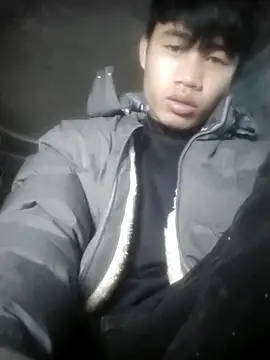 Snapshot of Nhyy_xx chatting on 12/14/25, 02:28 Nhyy xx online show from 12/14/25, 02:28