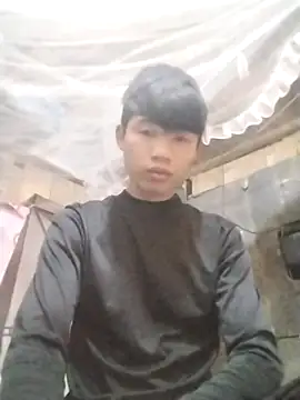 Snapshot of Nhyy_xx chatting on 12/17/25, 08:20 Nhyy xx online show from 12/17/25, 08:20