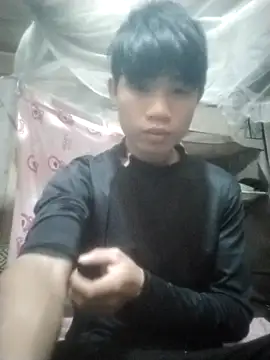 Snapshot of Nhyy_xx chatting on 12/19/25, 01:29 Nhyy xx online show from 12/19/25, 01:29