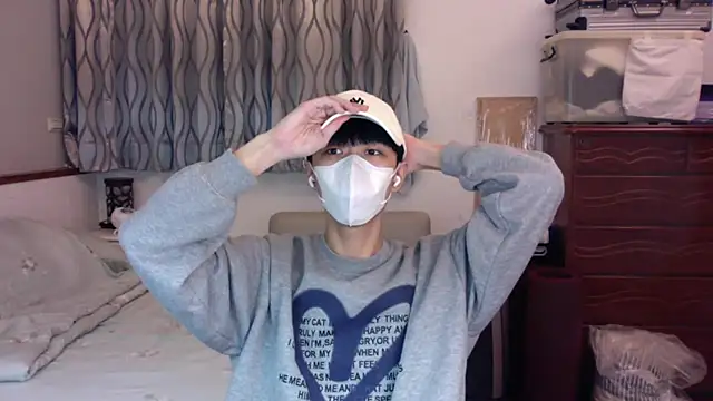 kai101010 online show from 11/18/25, 02:43